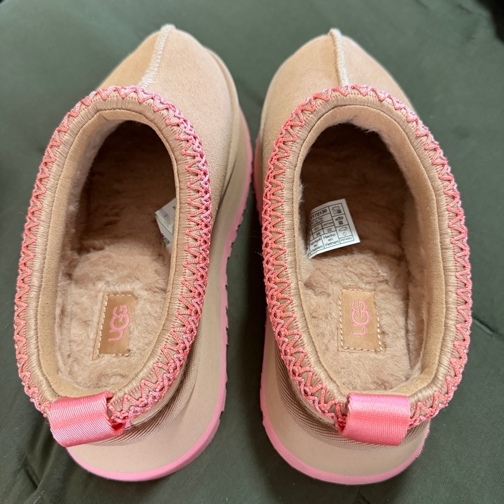 UGG Beige and Coral Slip-On Shoes - Picture 3 of 4